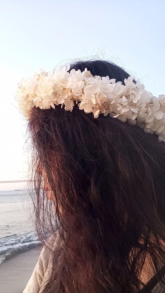 白とゴールドの花冠を着用してみました✨